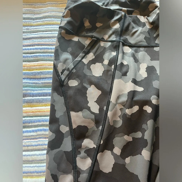 Athleta Lightning Camo 7/8 Tight - Picture 7 of 16